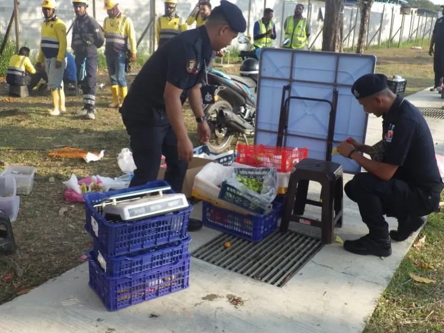 MPSepang sita barangan 21 penjaja haram, keluarkan dua kompaun
