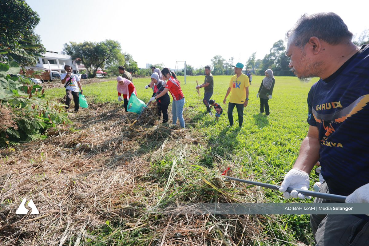 王诗棋携手社区办大扫除 赞助商派发100袋家庭用品