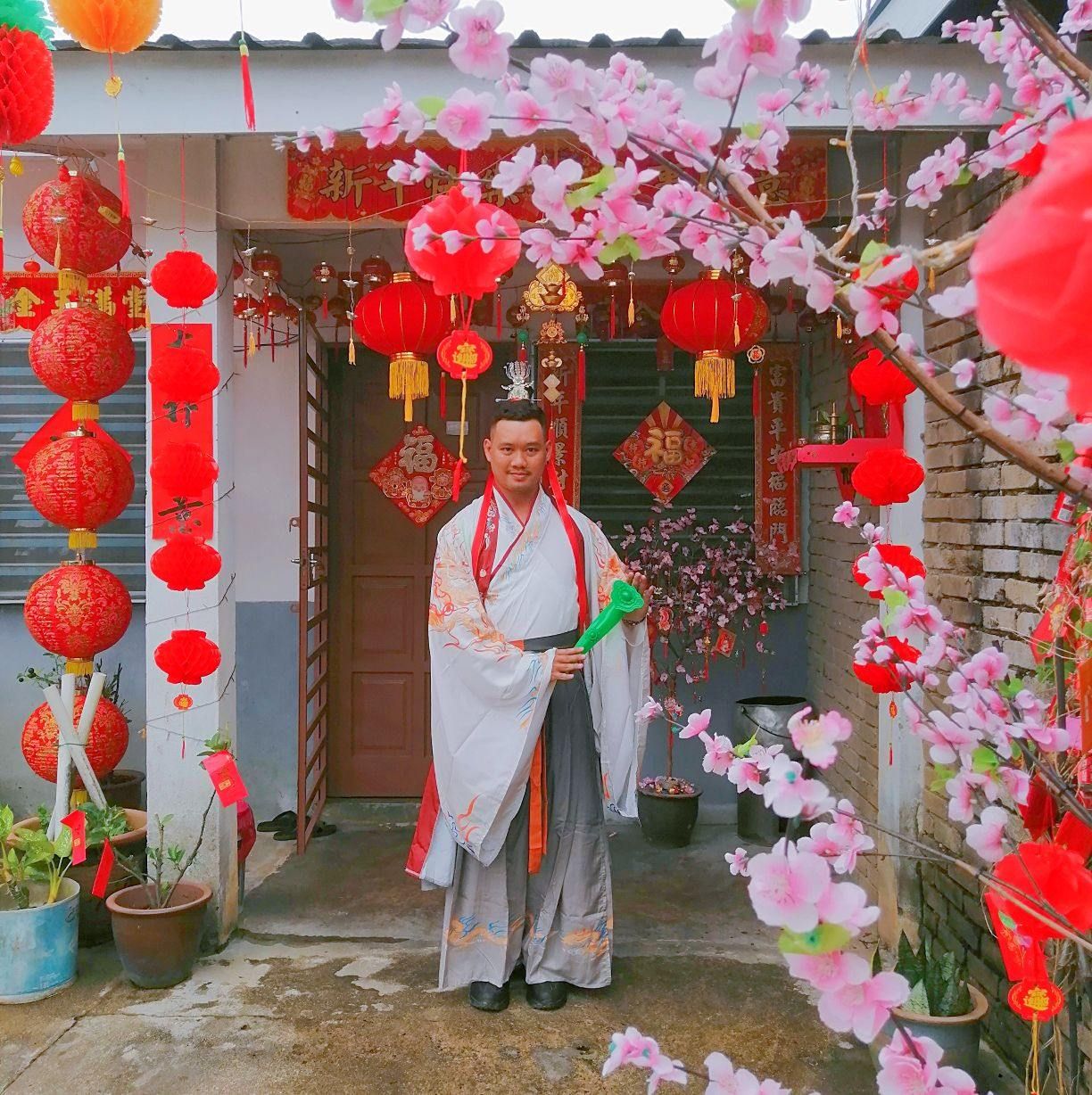 华青十年来穿汉服过年  近万令吉置装在所不惜