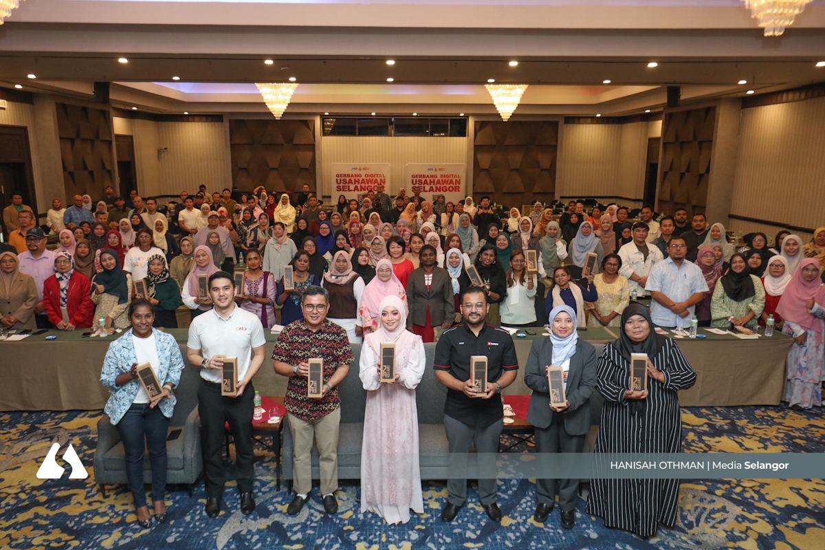PLATS traders receive free POS systems, driving digitalisation of Selangor entrepreneurs