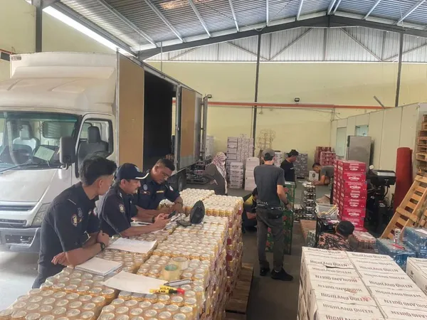 Gudang edar minuman keras tanpa lesen di Subang Jaya diserbu