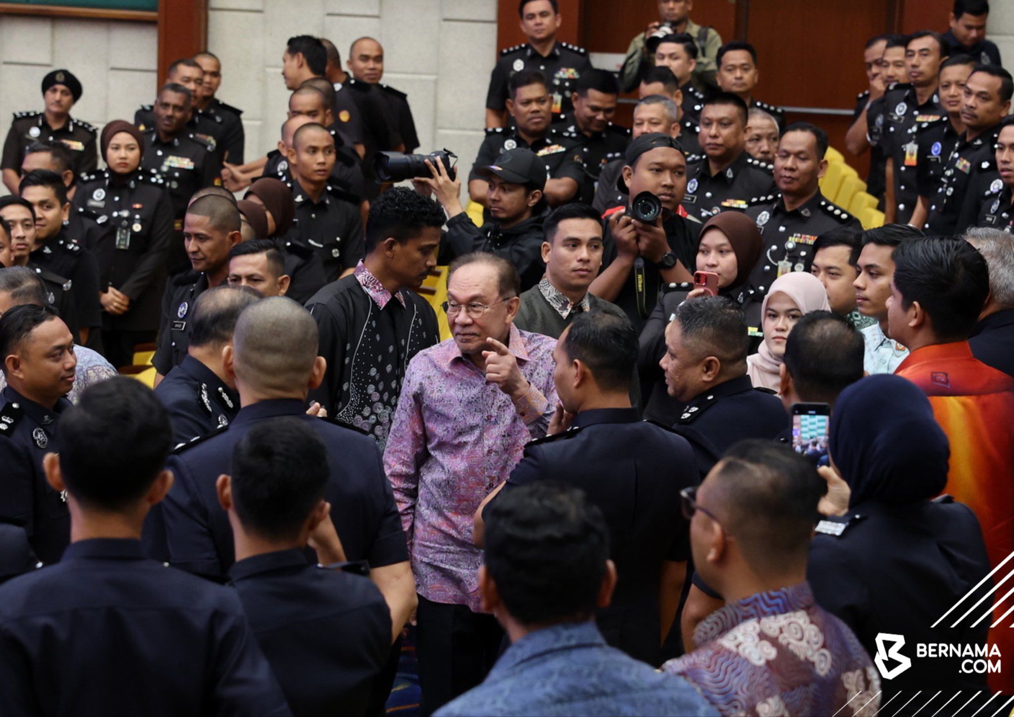 Siasatan terhadap pegawai kerajaan perlu ikut peraturan, bukan sentimen politik