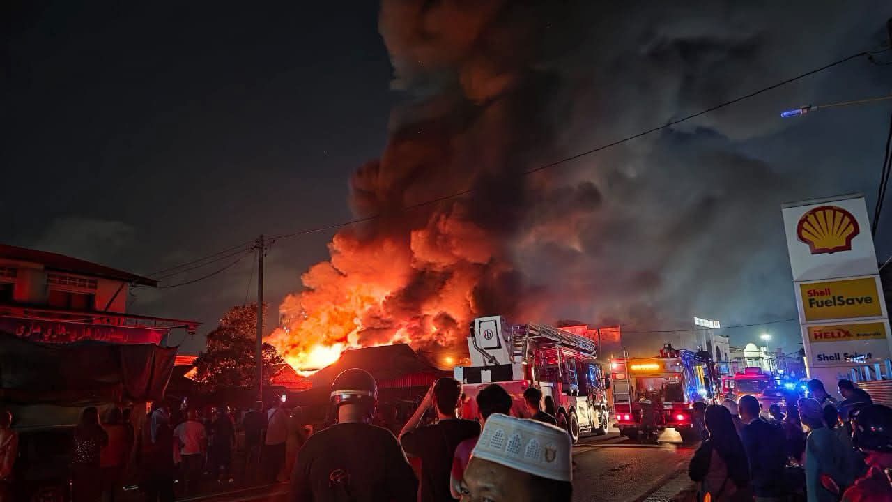 哥打巴鲁一仓库大火  76吨年柑付诸灰烬