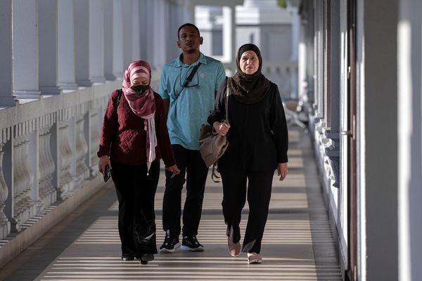 Bekas ketua pegawai eksekutif SSM diperintah bela diri lapan tuduhan rasuah