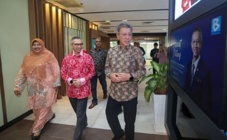 通讯部秘书长视察马新社