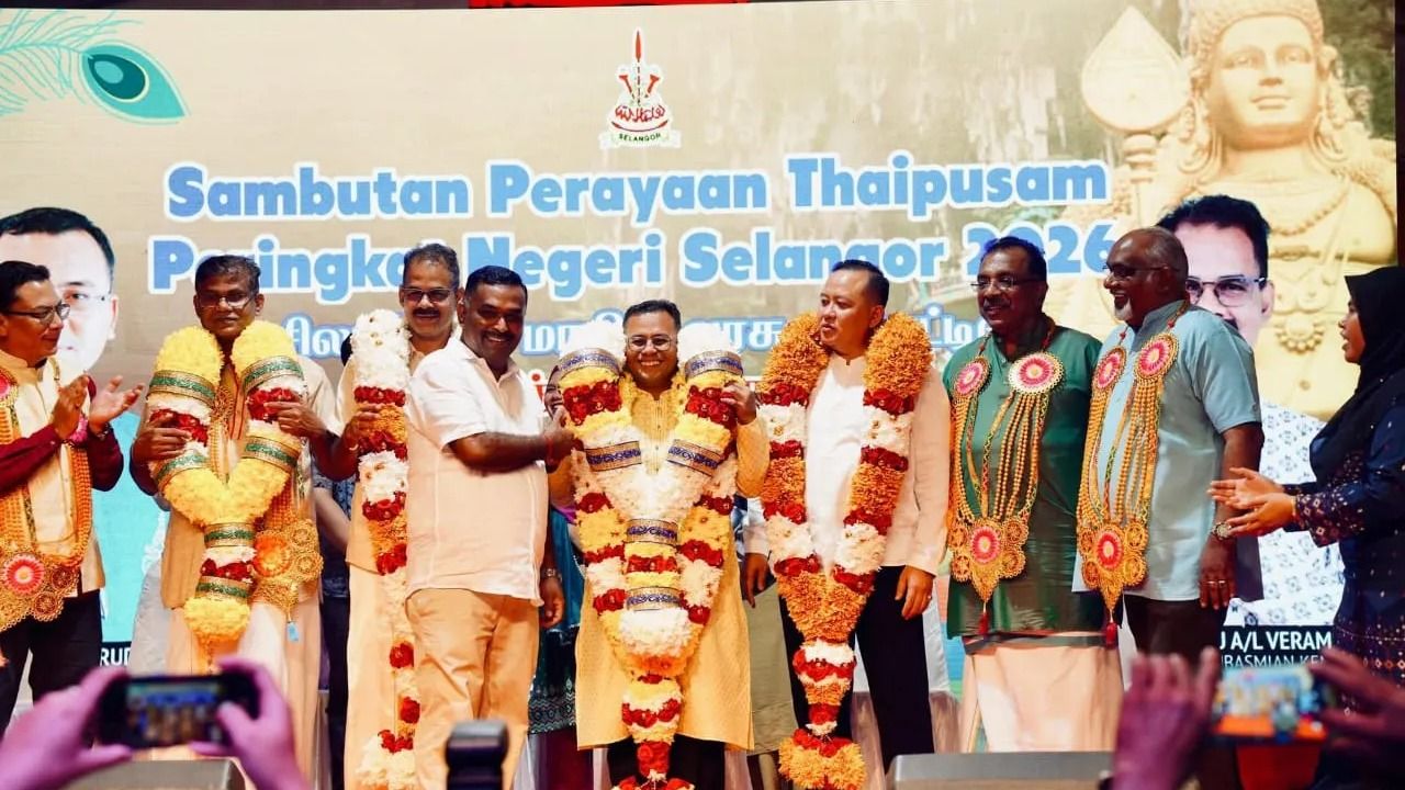 சிலாங்கூரில் உள்ள 54 இந்து ஆலயங்களுக்கு 579,000 ரிங்கிட் மானிய தொகை - சிலாங்கூர் மாநில மந்திரி புசார் டத்தோஶ்ரீ அமிருடின் ஷாரி ஒப்படைத்தார்