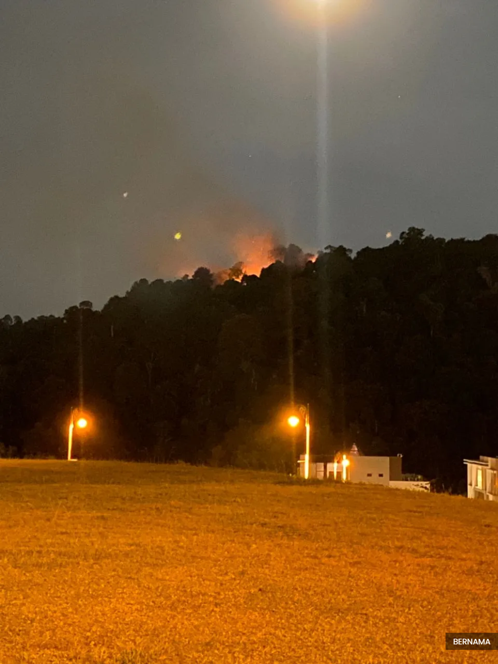 Night fire scorches hilltop forest in KL