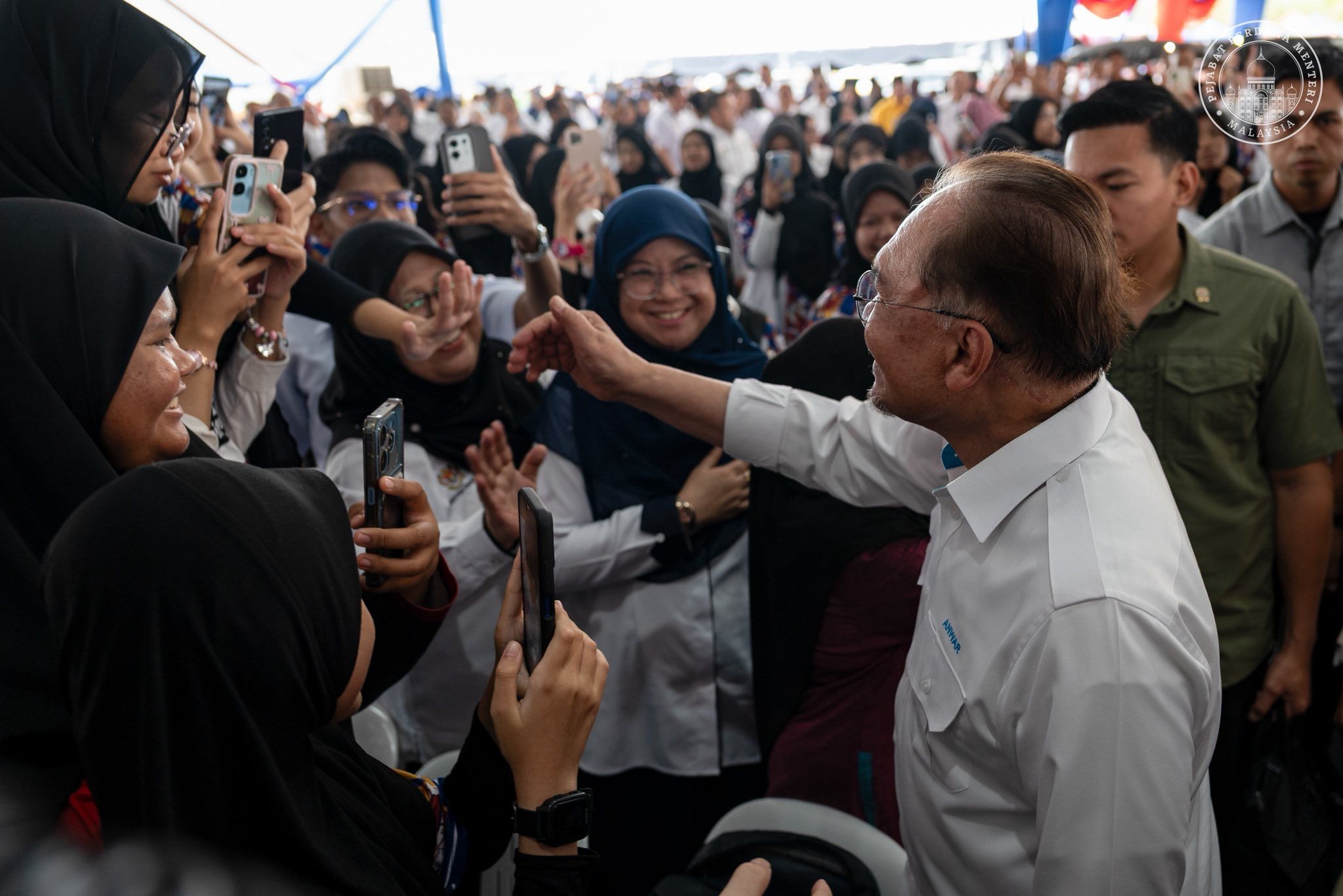 PM wants accelerated rollout of small-scale projects