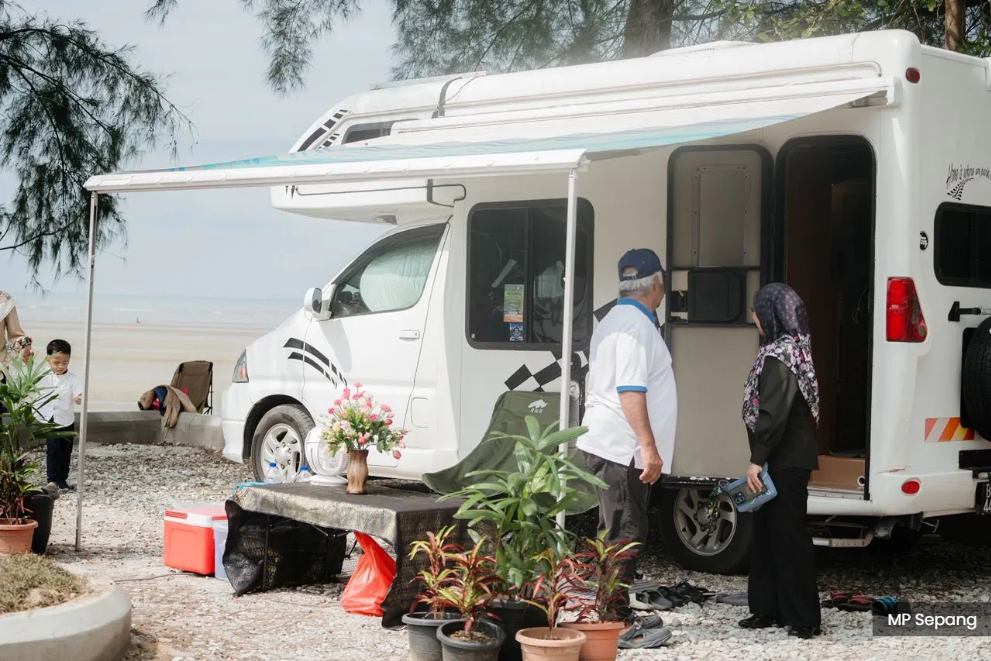 鼓励地方政府顺应趋势　建房车营地带动旅游业