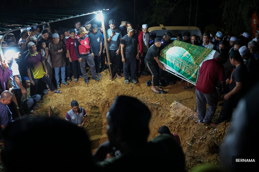 Raub fire victims laid to rest in sombre farewell