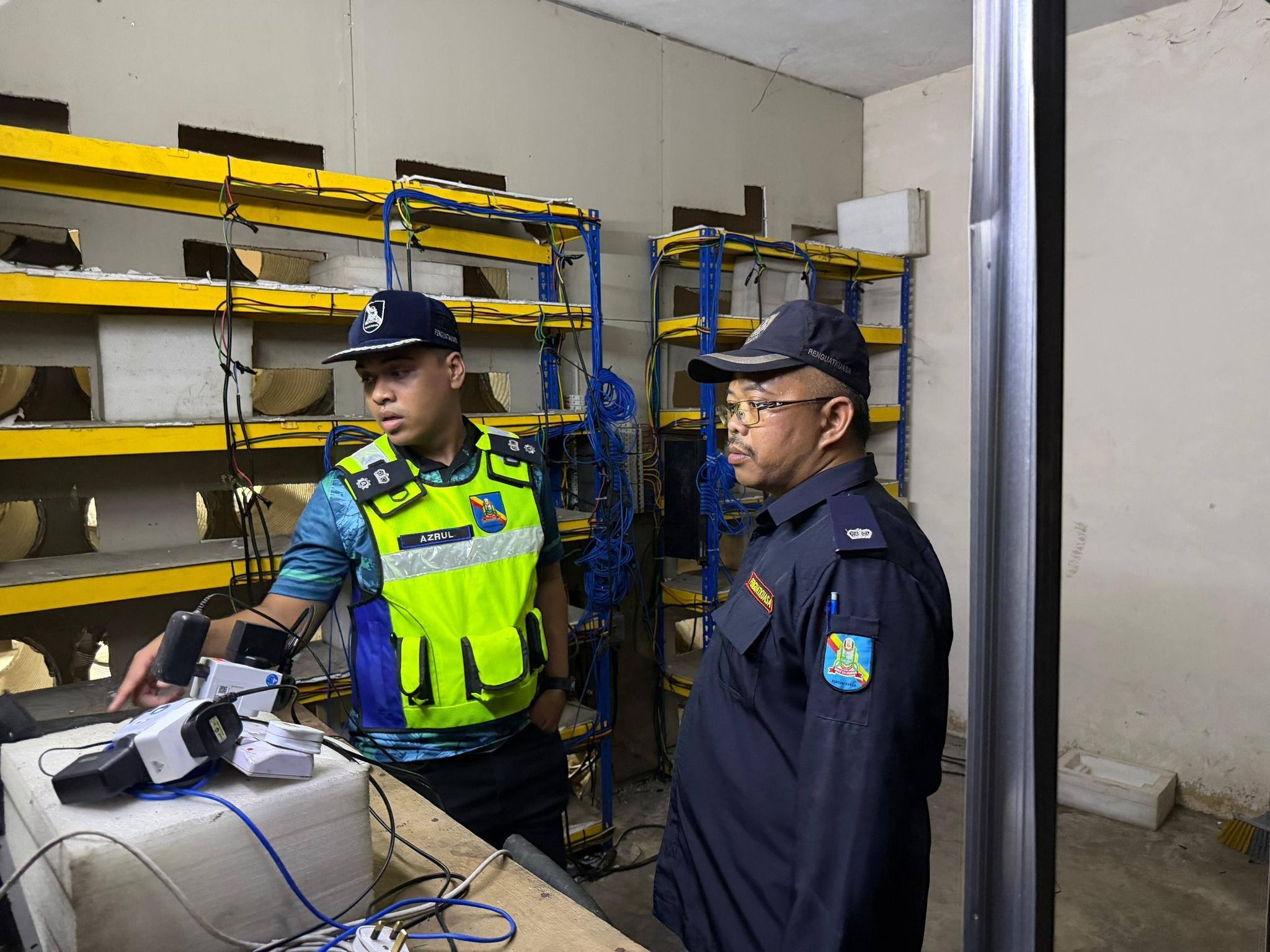 Perlombongan Bitcoin haram: Lima premis diserbu di Bukit Beruntung