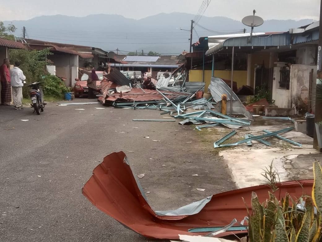 தைப்பிங், தாமான் டாமாயில் சூறாவளி- தற்காலிக நிவாரண மையம் திறப்பு