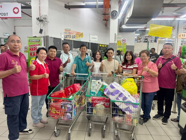 新古毛与万挠千人获佳节购物券 助减轻新春开销负担