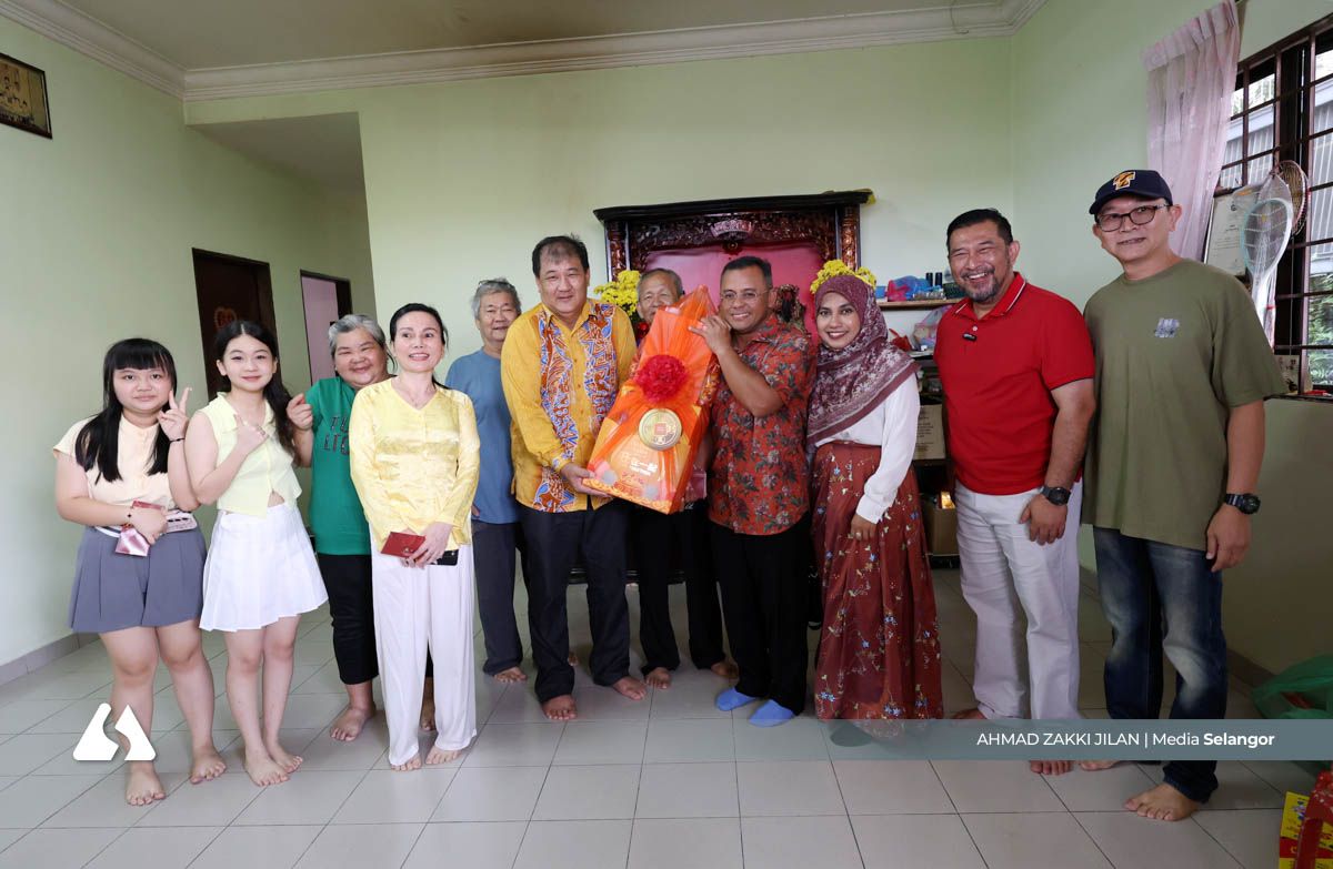 MB luang masa ziarah rakan aktivis sempena Tahun Baharu Cina