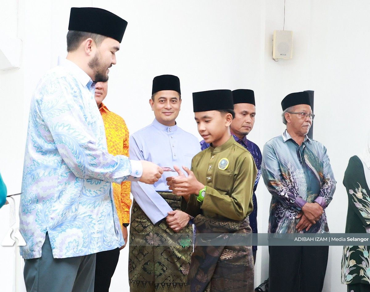 RMS presents Raya aid to orphans, RM141,000 to upgrade Sabak Bernam home