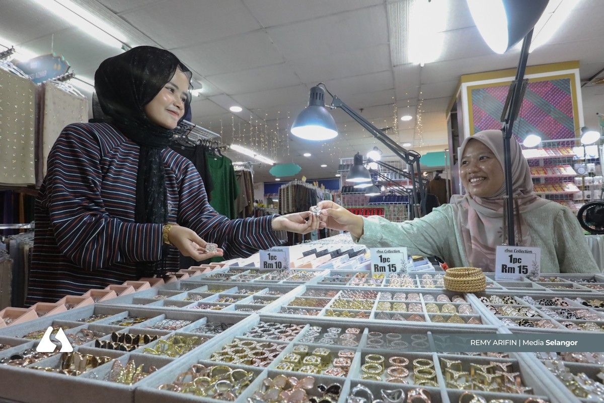 Raya sederhana tapi meriah, pengunjung serbu Bazar Aidilfitri PKNS