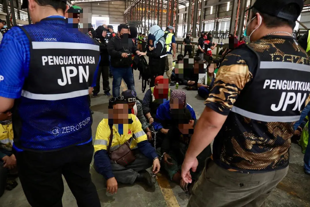 52 PATI ditahan guna MyKad palsu, milik orang lain untuk kerja di kilang