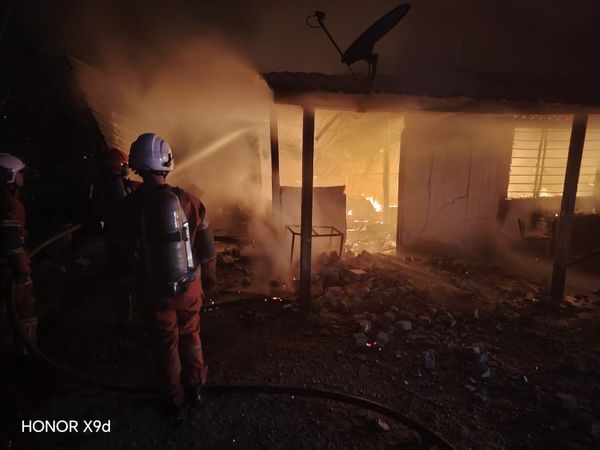 万津火灾毁三屋一死 警方:疑电流短路肇祸