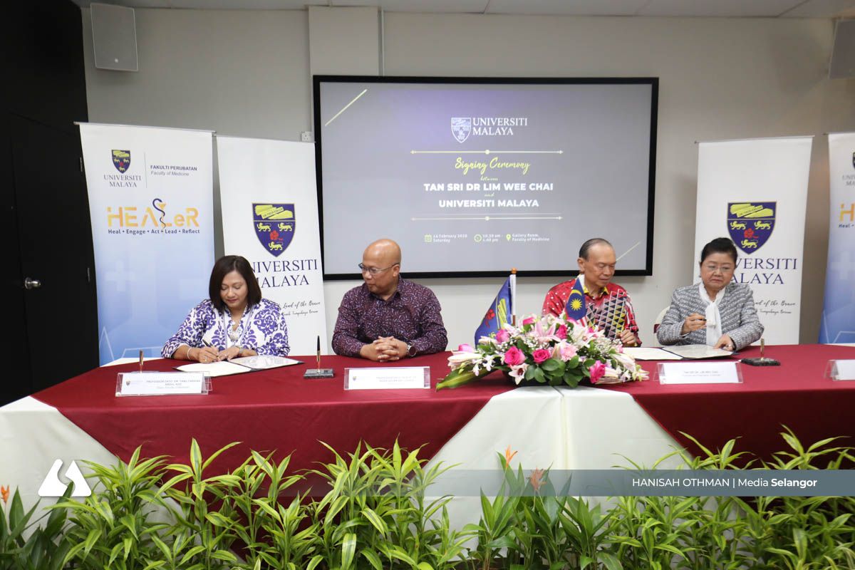 UM, Dr Lim Wee Chai meterai MoA biasiswa perubatan dan kesejahteraan RM1 juta