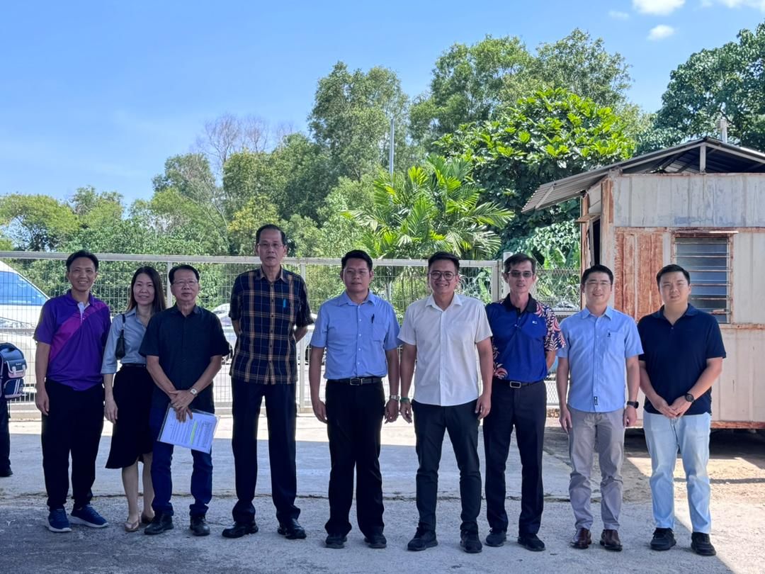 王俊伟拨款助建遮雨棚 康乐二校学生候车不再日晒雨淋