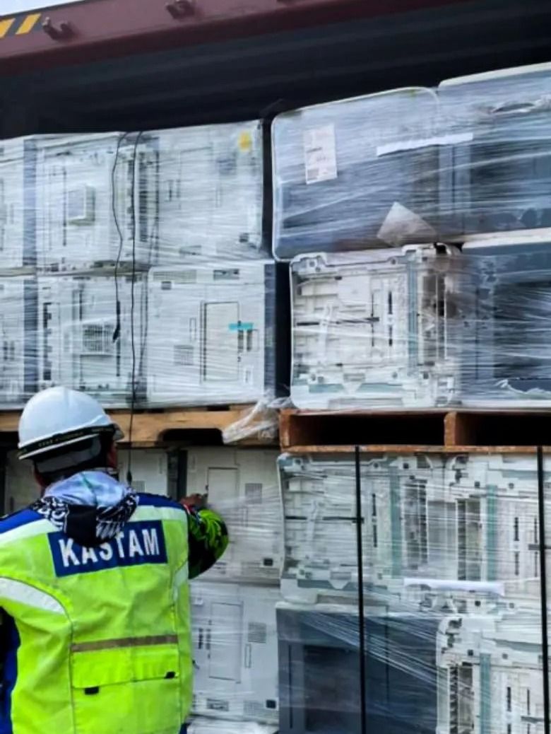 Sembilan kontena mengandungi e-sisa, sisa terjadual dirampas di Pelabuhan Klang