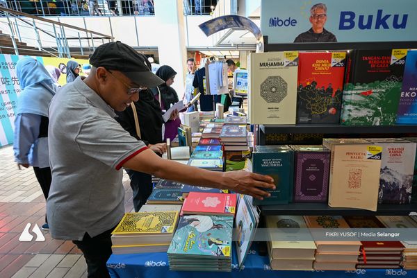 获首相著作独家出版权 达鲁益山研究院:翻译进度达50%