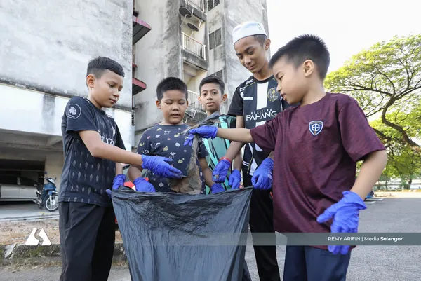 Rising dengue cases: UiTM students, KDEBWM take to the ground with dengue-free programme