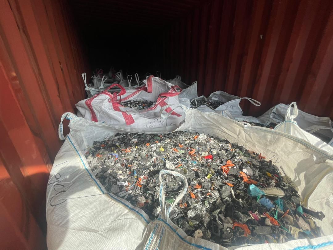 AKPS rampas 10 kontena sisa elektronik, plastik di Pelabuhan Klang