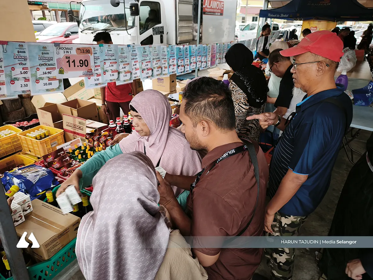 Tiada pembelian panik, rakyat berbelanja ikut keperluan