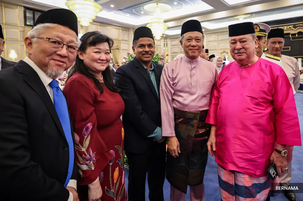 King hosts Aidilfitri reception at Istana Negara
