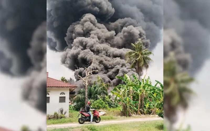 Tiga premis musnah terbakar di Klang