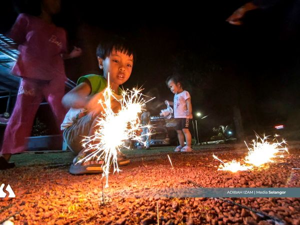 Selangoreans greet Syawal with festive cheer