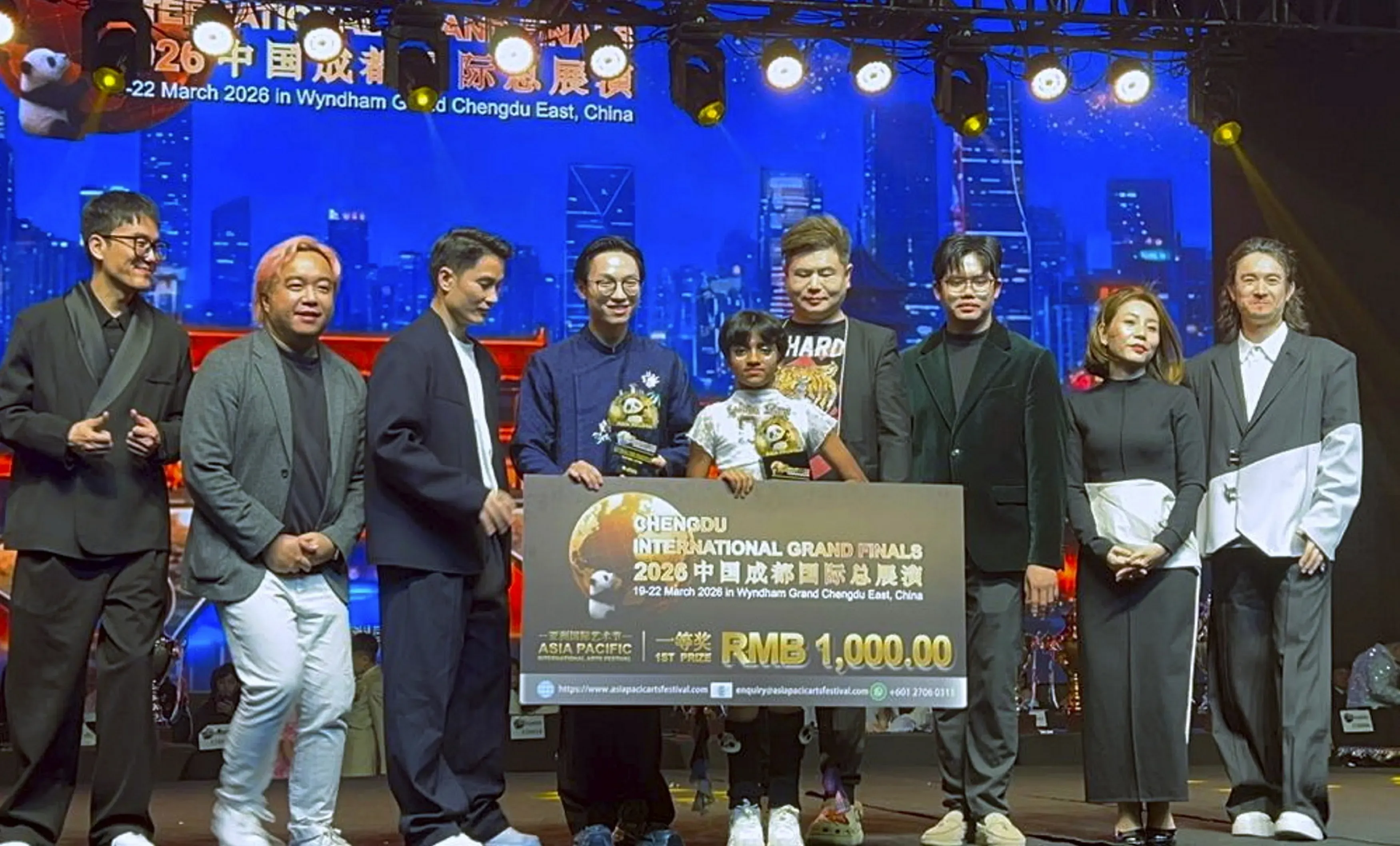 கிள்ளான் ஐலேண்ஸ் தமிழ் பள்ளியை சேர்ந்த சிறுமி சீனாவில் தங்கம் வென்று மலேசியாவை பெருமைப் படுத்தினார்