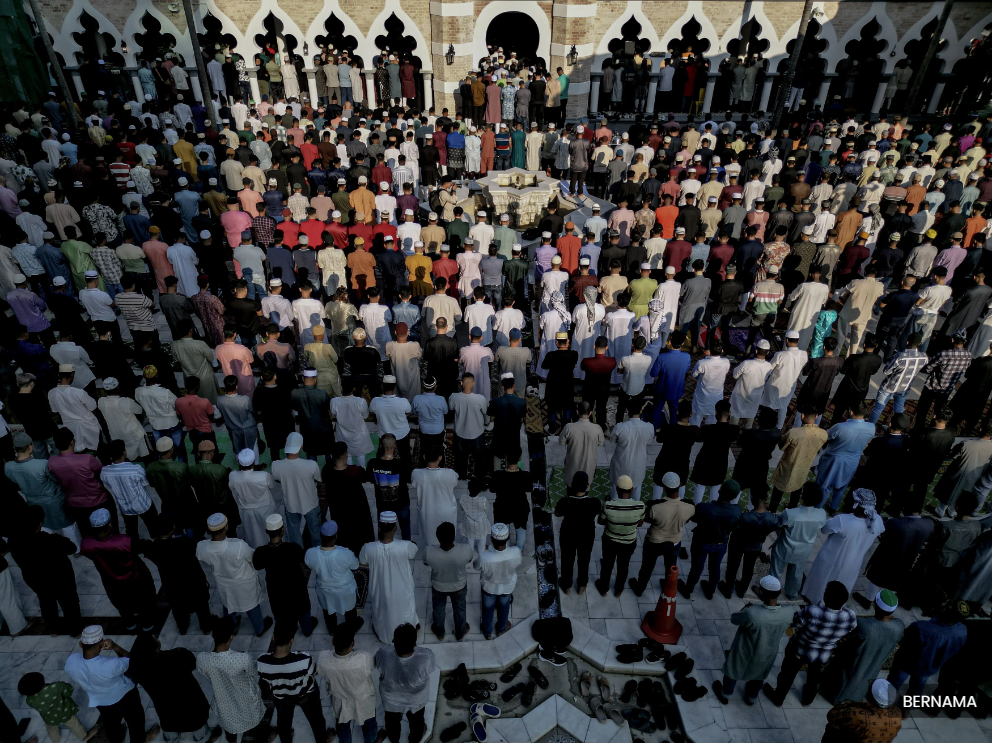Arrival of Syawal observed with Aidilfitri prayers nationwide
