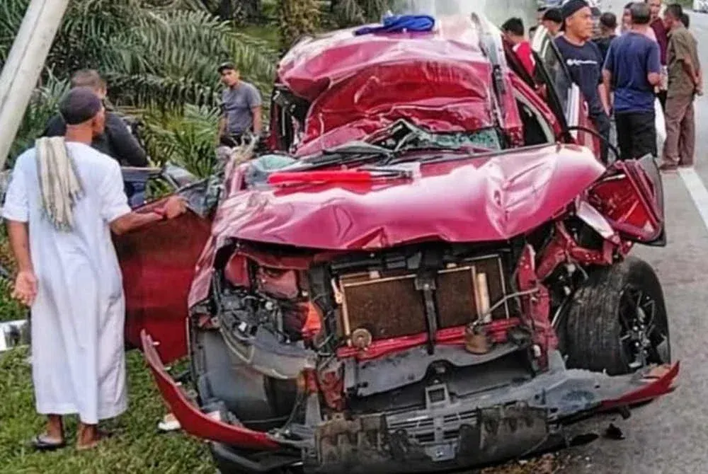 Kereta terbabas, ibu dan dua anak maut