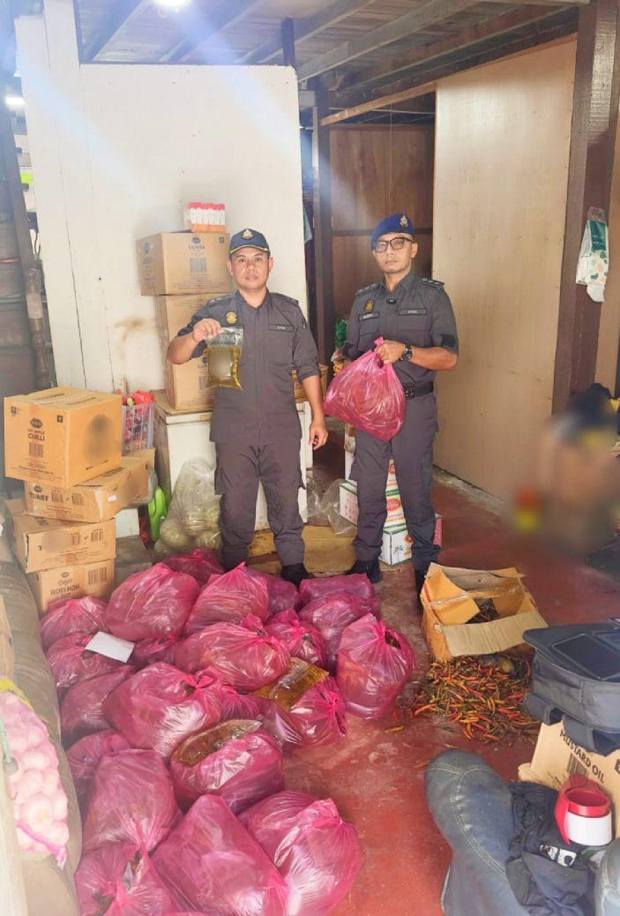 住家藏450公斤包装食油 内贸局：一人被捕助查