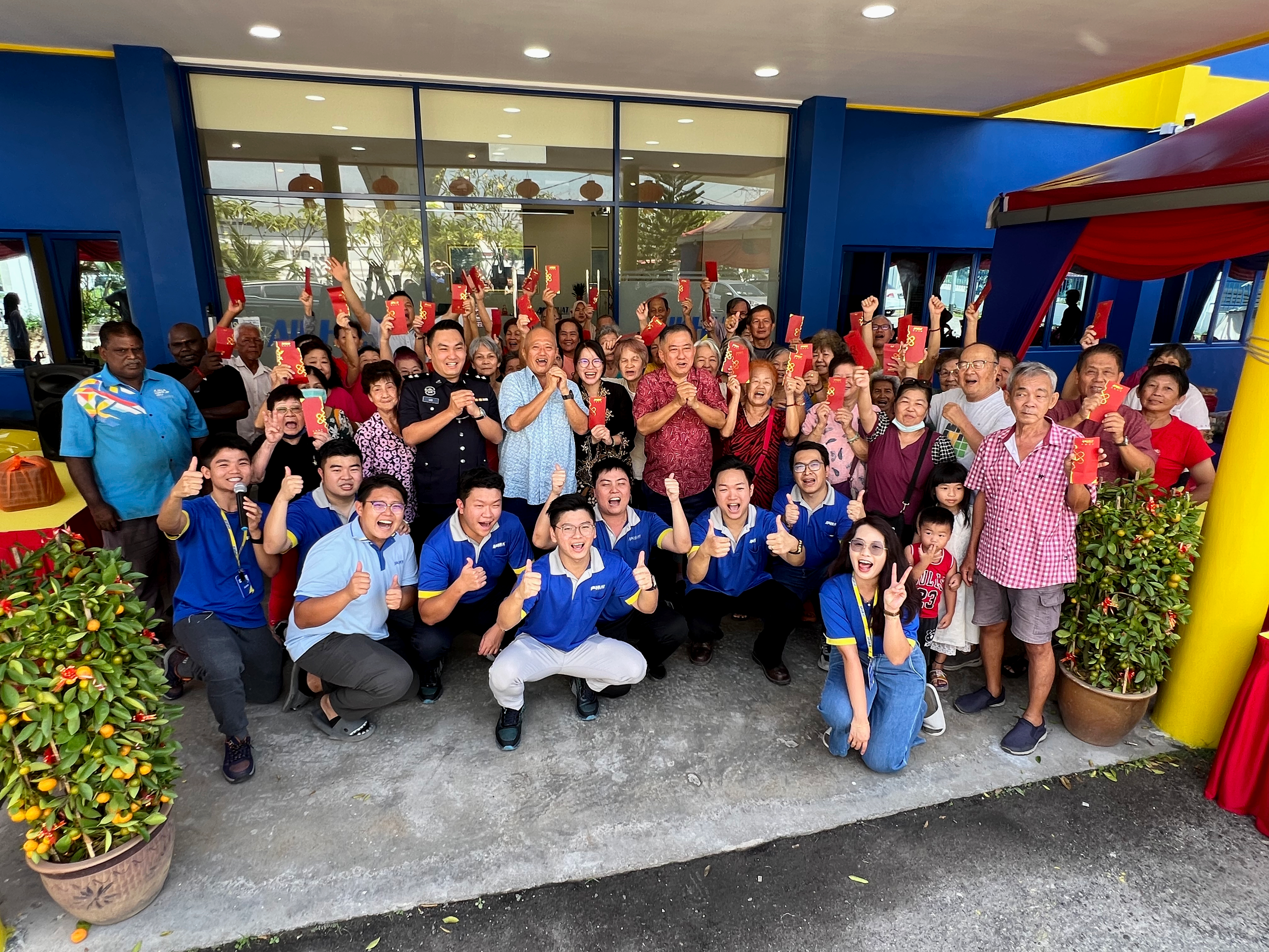 益发五金回馈沙登社区 提供物资红包予100长者