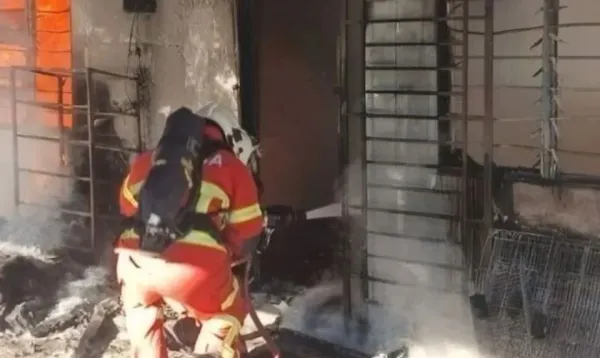 火魔吞噬单层民宅 1男子烧伤.27只猫葬身火海