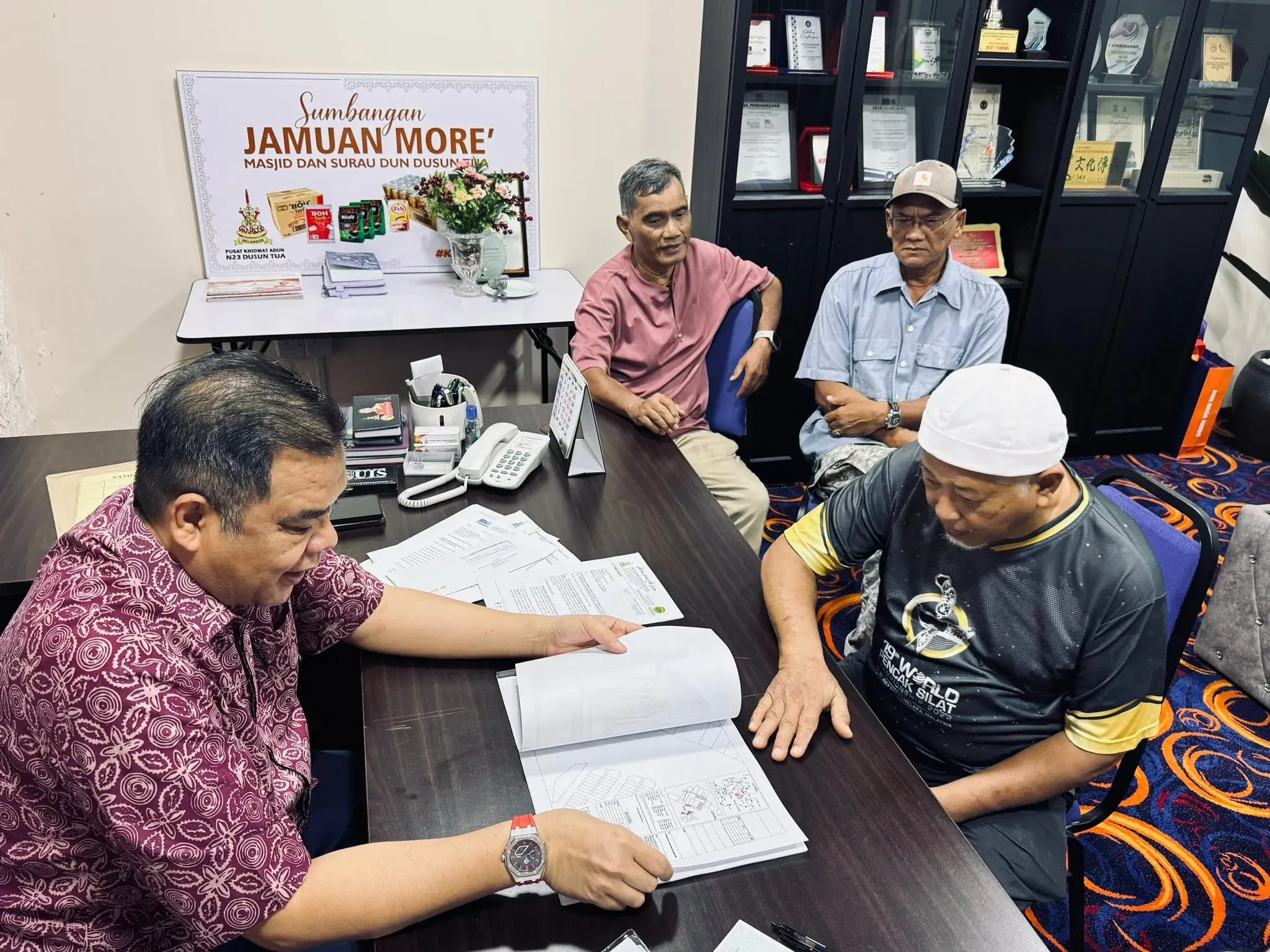 தீயில் பதிக்கப்பட்ட கம்போங் டூசுன் நண்டிங்கில் சுராவ் அல்-தால்பியா,  மீண்டும் கட்டப் படவுள்ளது.