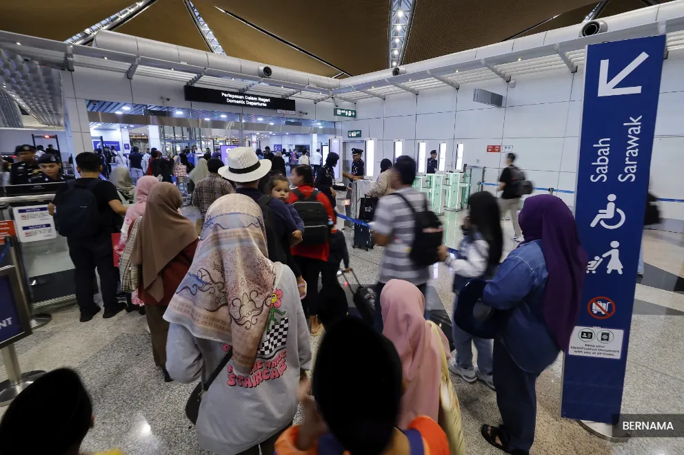 行李系统瘫痪：机场增加人手 每周呈进度报告