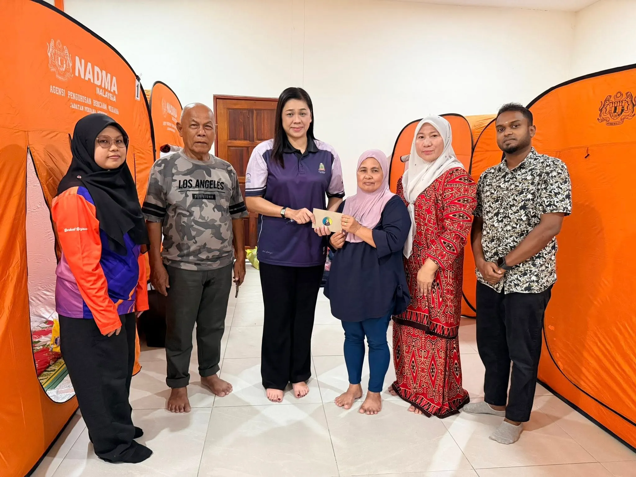 Mangsa kebakaran Kampung Pasir disantuni, terima bantuan awal