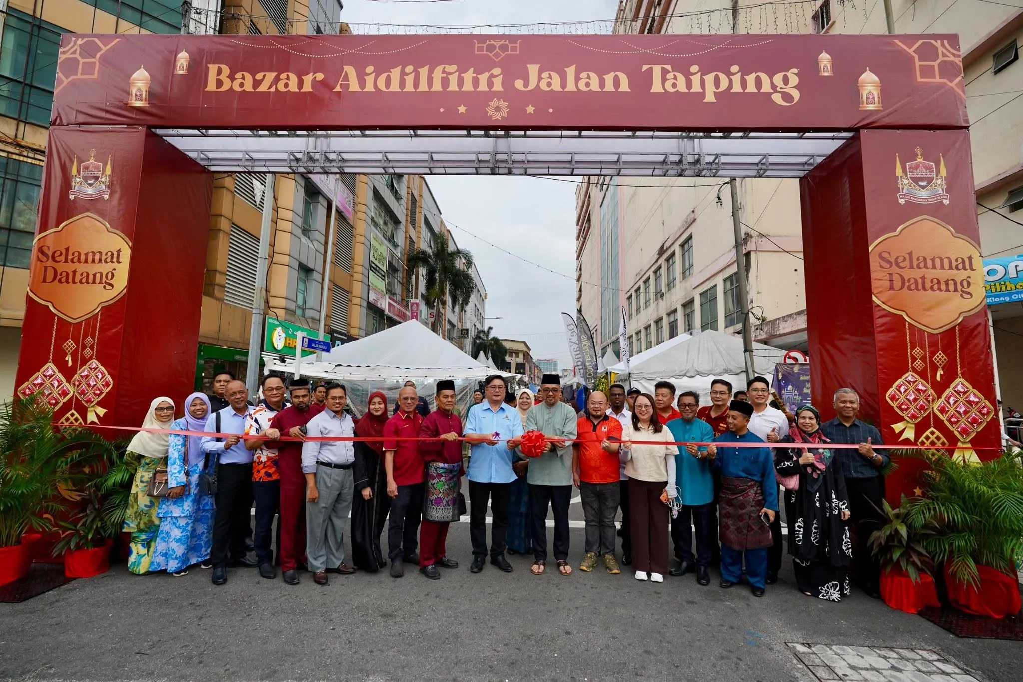 Bazar Aidilfitri Jalan Taiping kini lebih meriah dengan pintu gerbang ikonik baharu