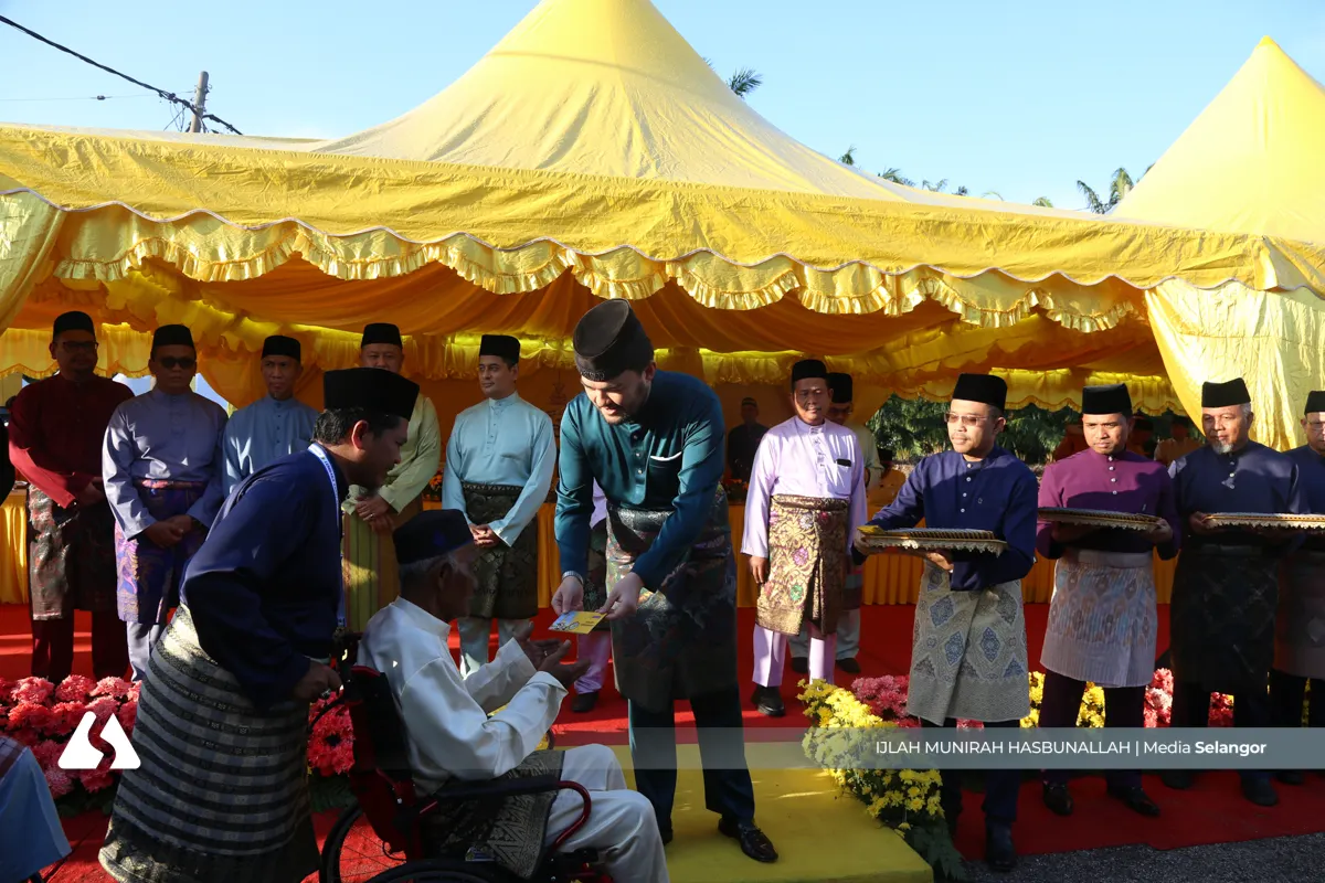 RMS berkenan sampaikan sumbangan Aidilfitri kepada 623 asnaf Sabak Bernam