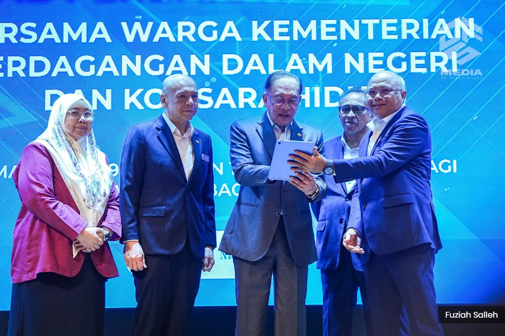 安华首相担忧学生参与恐怖活动