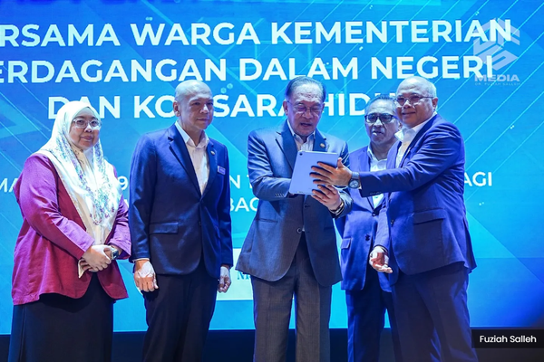 安华首相担忧学生参与恐怖活动