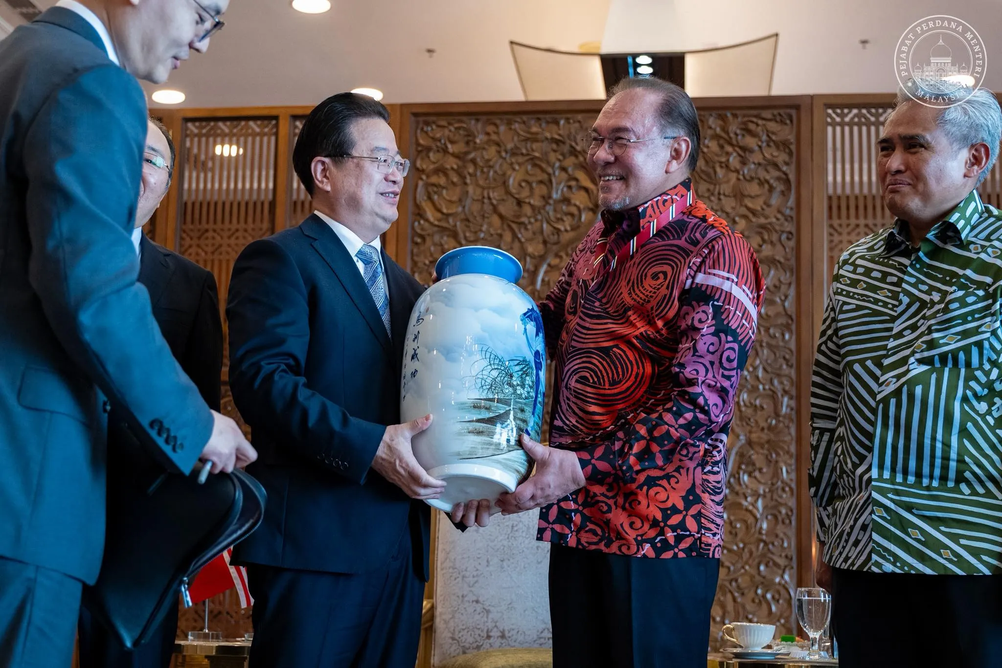 Malaysia, China seek deeper security, diplomatic ties to face global challenges