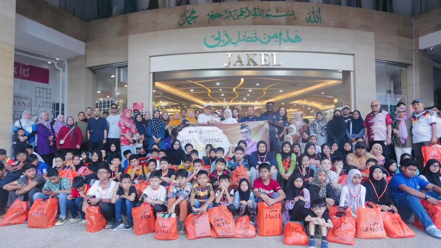 200 asnaf kids look forward to festive Aidilfitri with brand new clothes