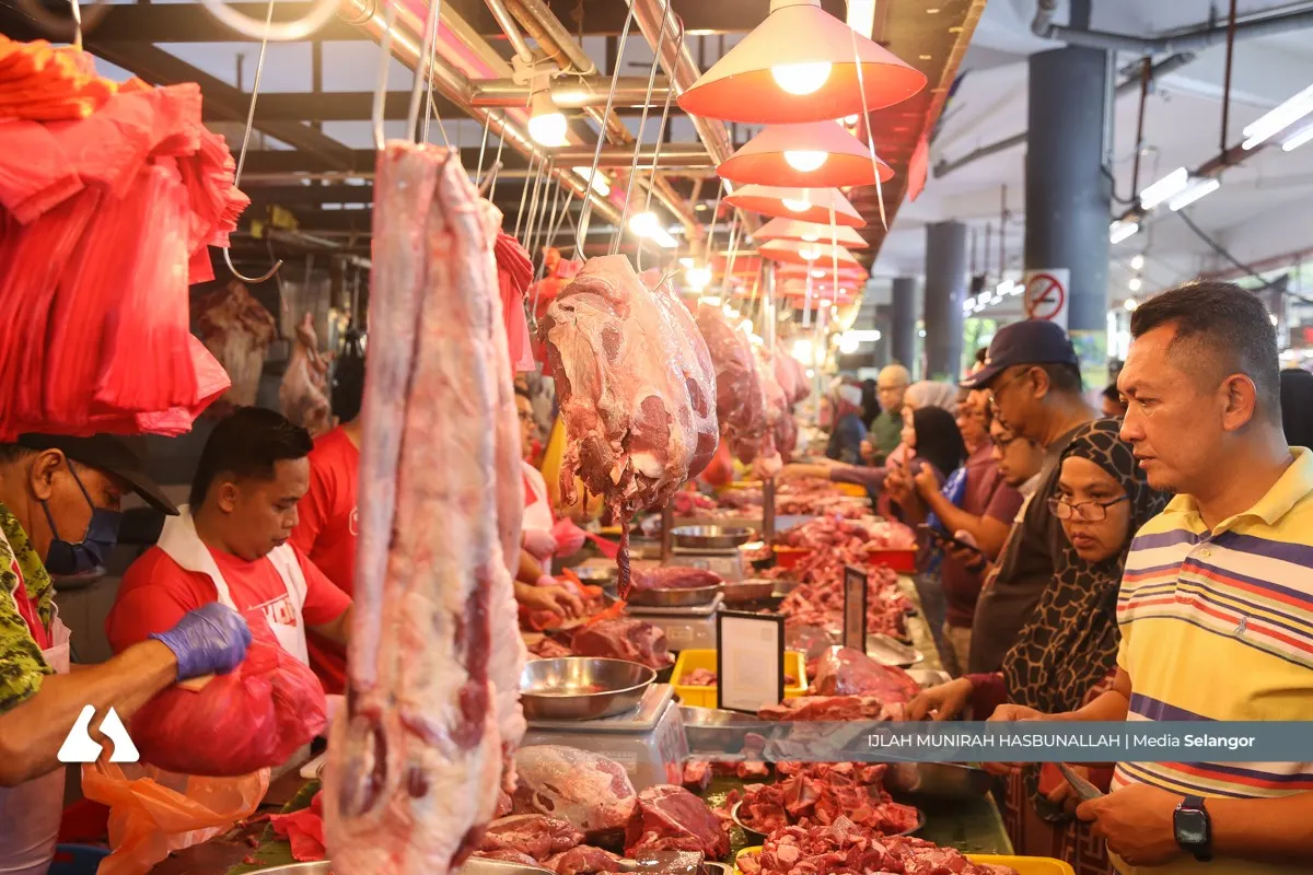 Menjelang Aidilfitri, Pasar Seksyen 6 meriah sejak awal pagi