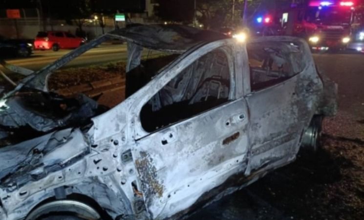 敦拉萨路两车相撞 女司机身体烧伤70%