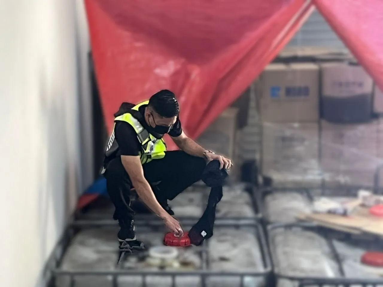 போர்ட் கிள்ளானில் சமையல் எண்ணெயைப் பதுக்கி வைத்திருந்த வளாகத்தில் கேபிடிஎன் சோதனை